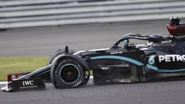 Fórmula 1: Con tres ruedas gana Hamilton en Silverstone