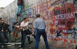#sumamos: derribar el muro de Berlín con cincel y martillo
