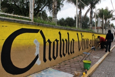 Los muros hablan: crónica cholulteca en Defensa de Nuestra Madre Tierra